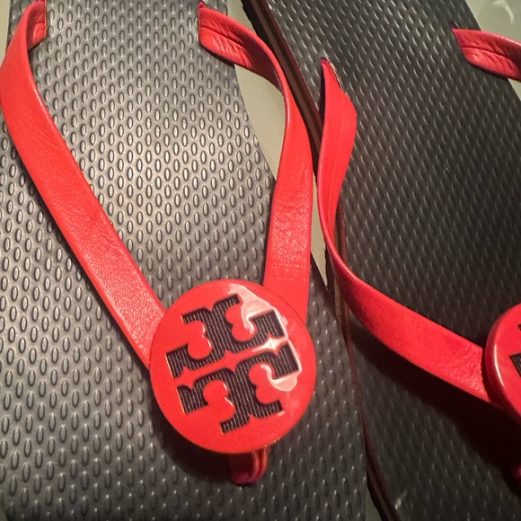 TORY BURCH, red leather thong sandal. - Picture 12 of 12